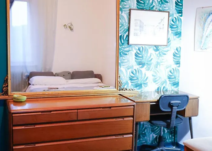 Monstera Vicino Al Centro