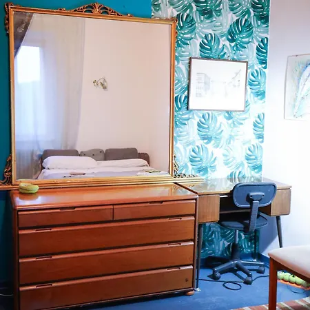 Monstera Vicino Al Centro