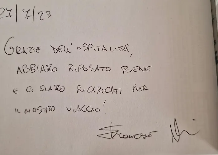 Monstera Vicino Al Centro